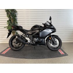 Yamaha YZF-R3 ABS 2025