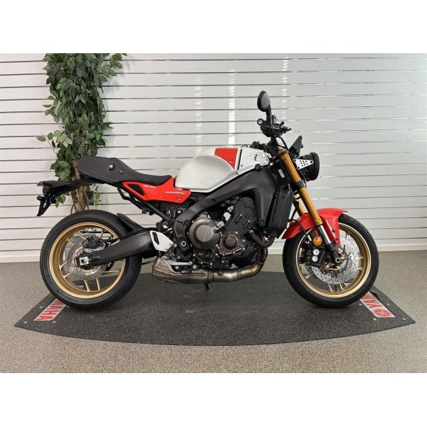 Yamaha XSR900 ABS - Legend Red 2026